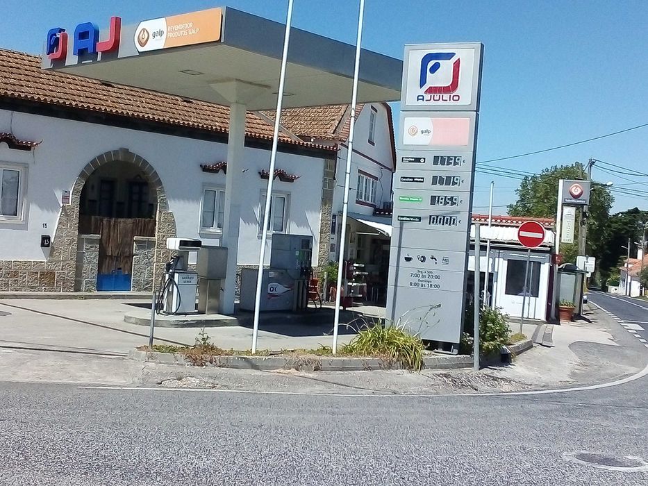 Vende Posto Combustivel, Café e Edificio
