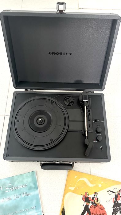Toca-discos vintage Crosley + 2 Vinis