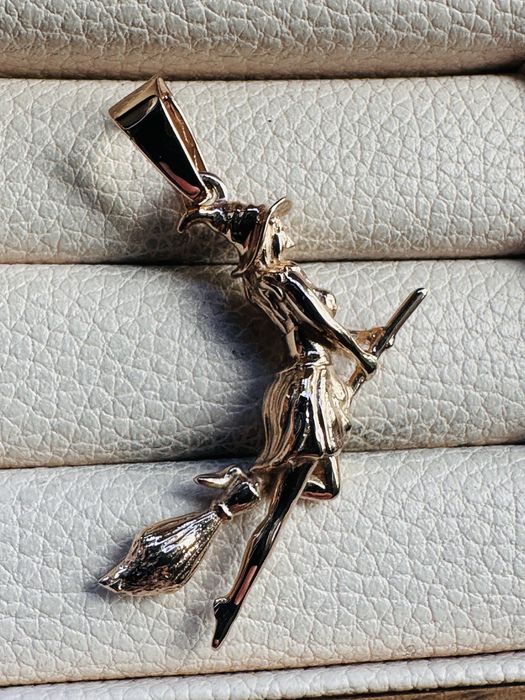 Кулон ведьма 585