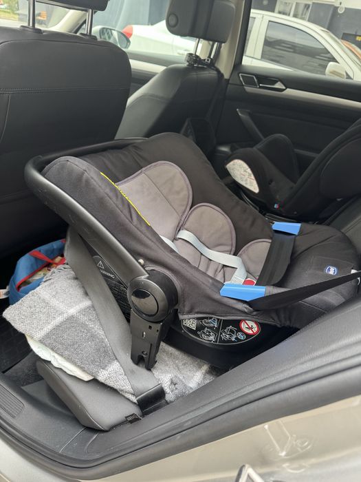 Дитяче автокрісло chicco для малюків 0-6 місяців