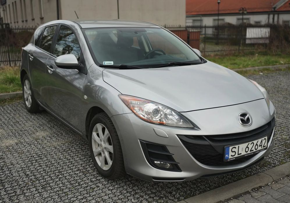 Mazda 3 Mazda 3 w dobrym stanie serwisowana w ASO + opony zimowe w cenie