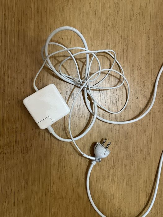 Macbook Pro early 2011 + Magsafe (ler descrição)