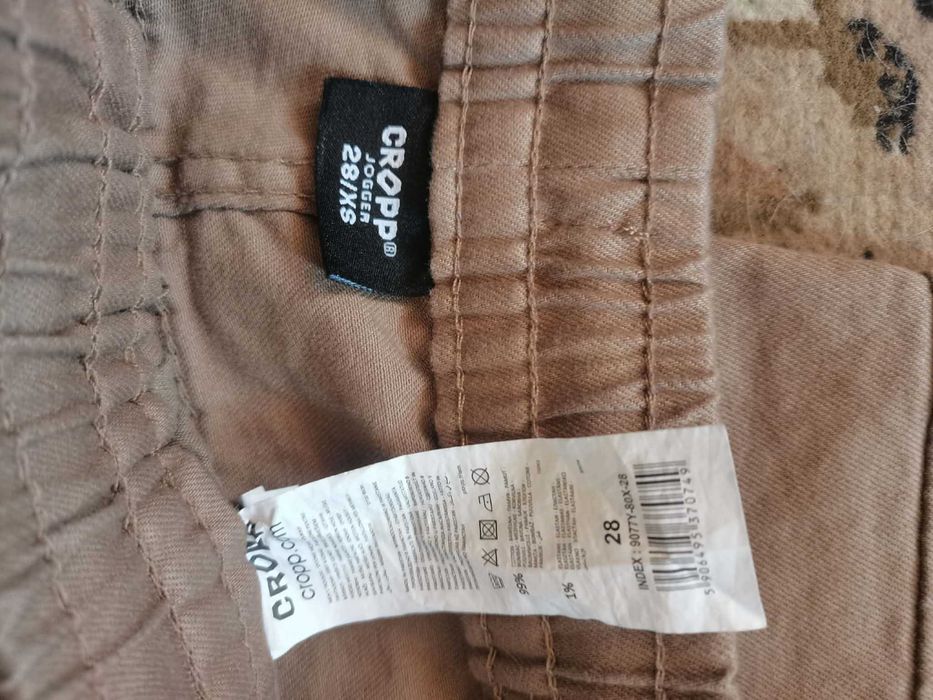 Spodnie Cropp 28