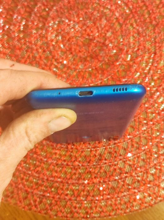 Продам телефон samsung m11