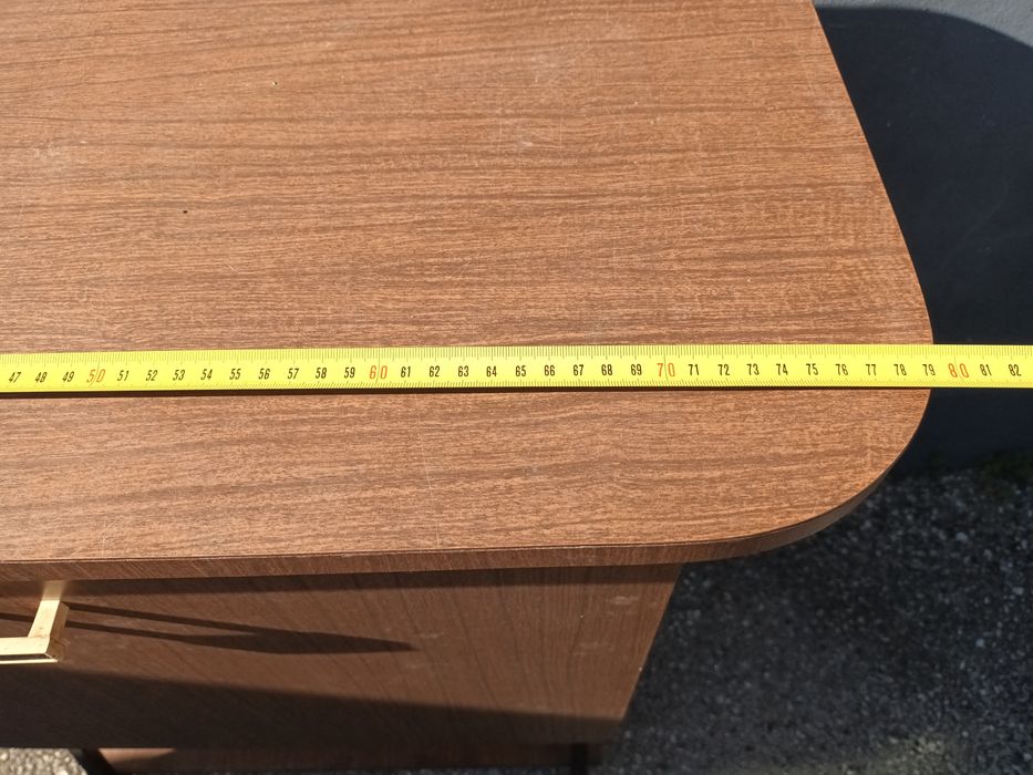 Mesa de televisão e bar vintage