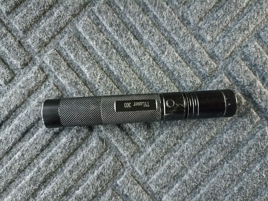 Лазерна указка (не працює)