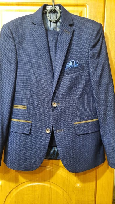 Новий костюм на хлопчика 152