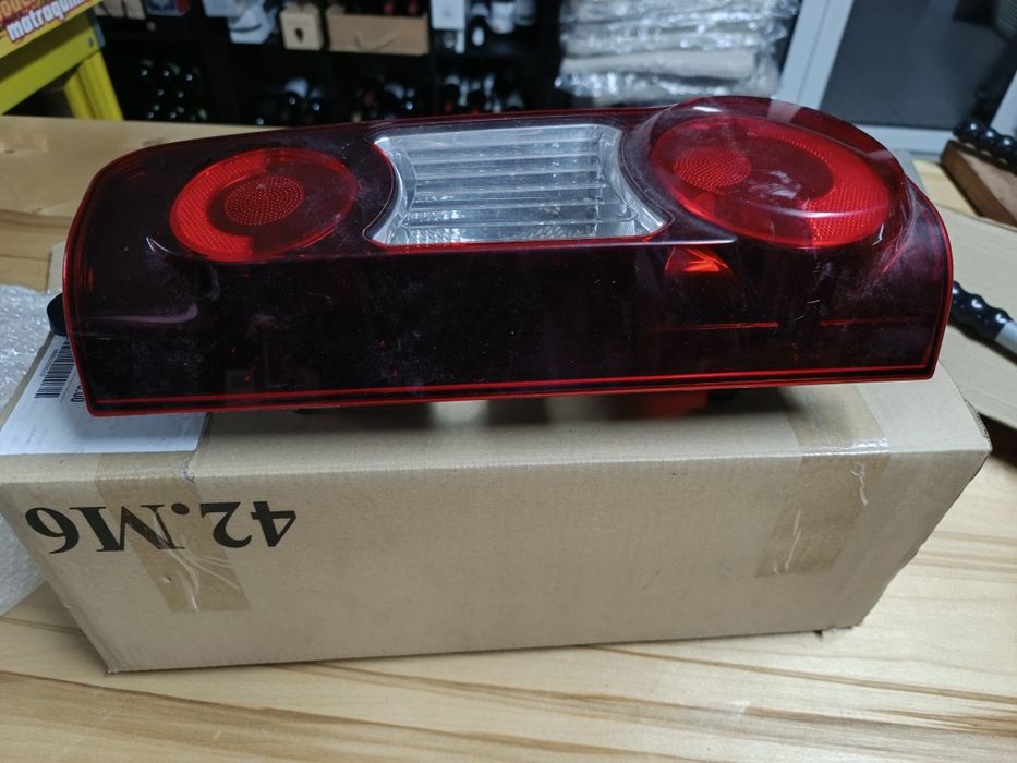 Farolim traz direito citroen berlingo