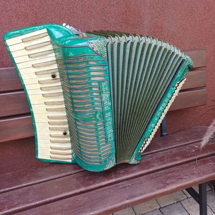 Akordeon charron freres la france 140 basow