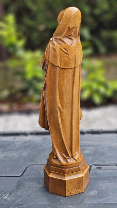 Matka Boska  drewniana piękna figura