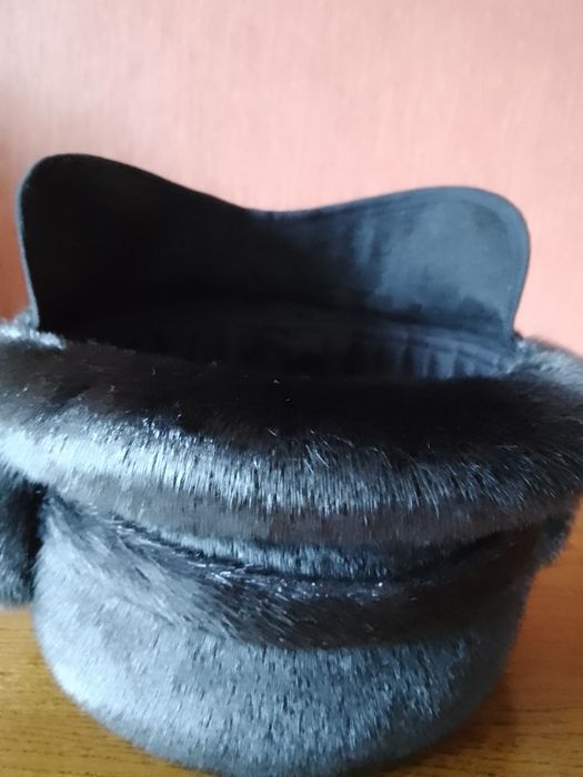 Зимова чоловіча шапка із хутра нерпи