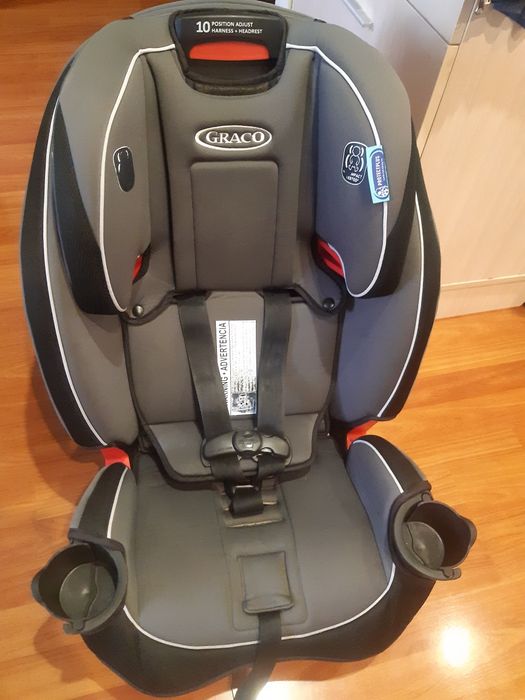 Дитяче автокрісло Graco SlimFit 3-в-1.