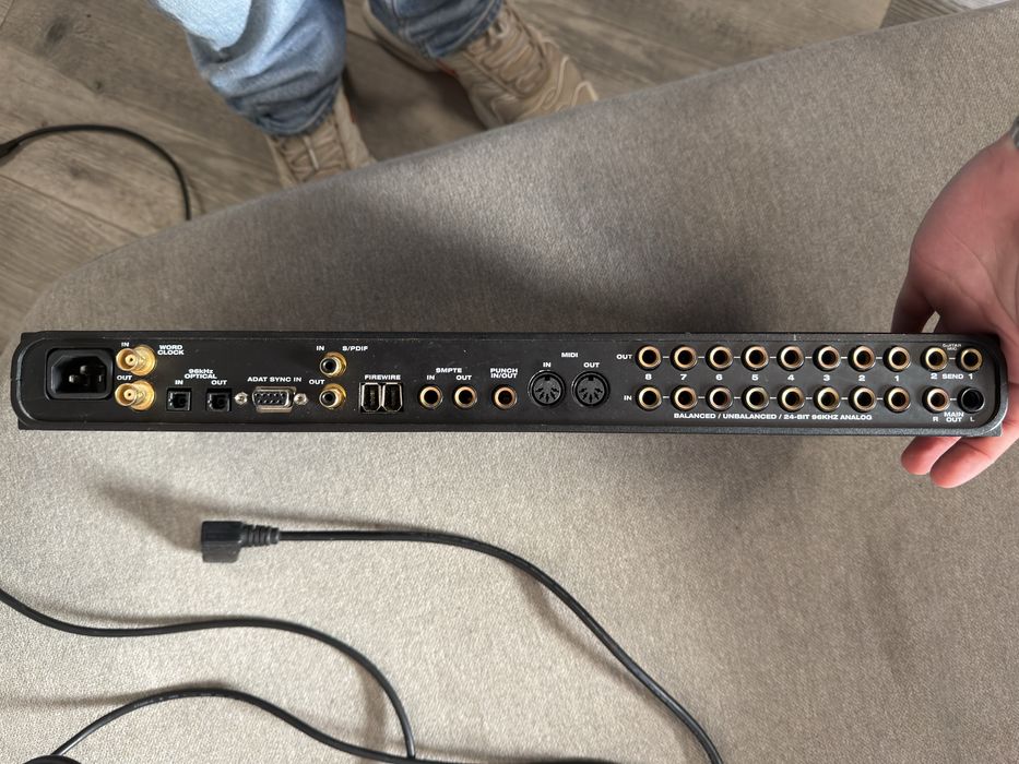 Vestax VMC-004FX + MOTU 828 MkII + dbx 1215