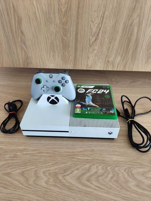 Xbox one s 1TB pad FIFA 24