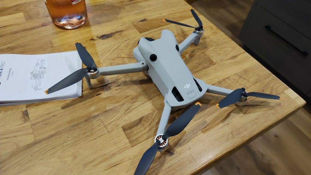 Dron dj mini 4 pro