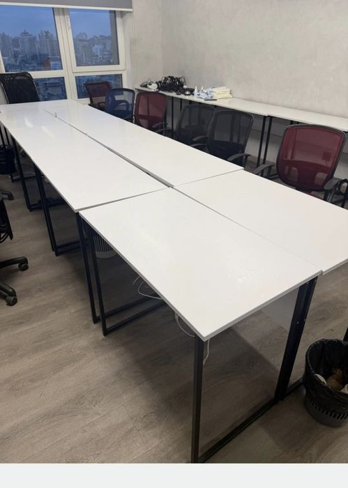 Стіл керівника менеджера багато