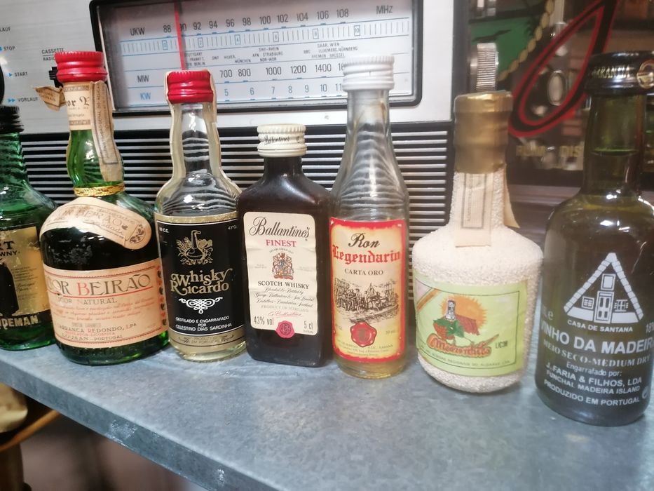 Lote de garrafas de coleção em miniatura