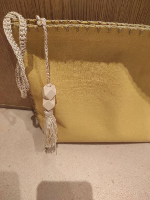 Bolsa amarela para documentos