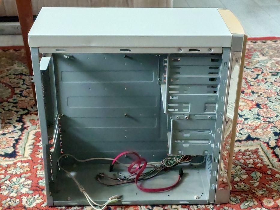 Корпус ПК системного блоку ATX.