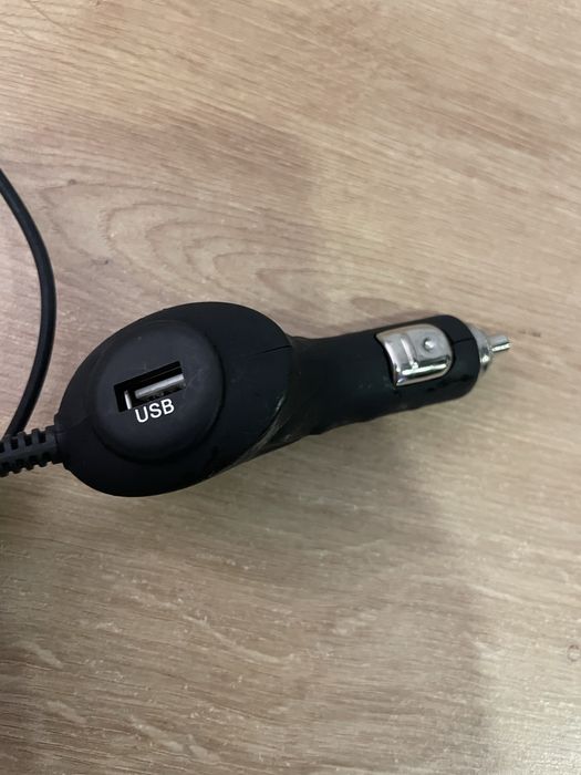 Ładowarka samochodowa z kablem typu micro-USB