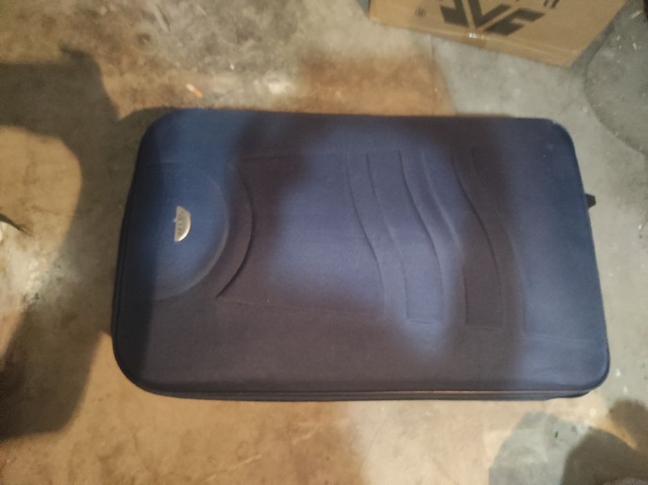 Duża walizka podróżna