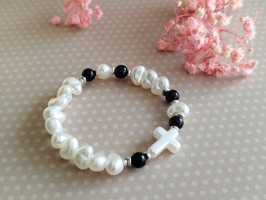 Bransoletka RÓŻANIEC w drewnianym personalizowanym pudełku Komunia