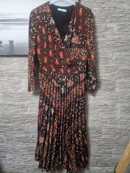 Piękna plisowana zwiewna sukienka maxi z wzorem paisley