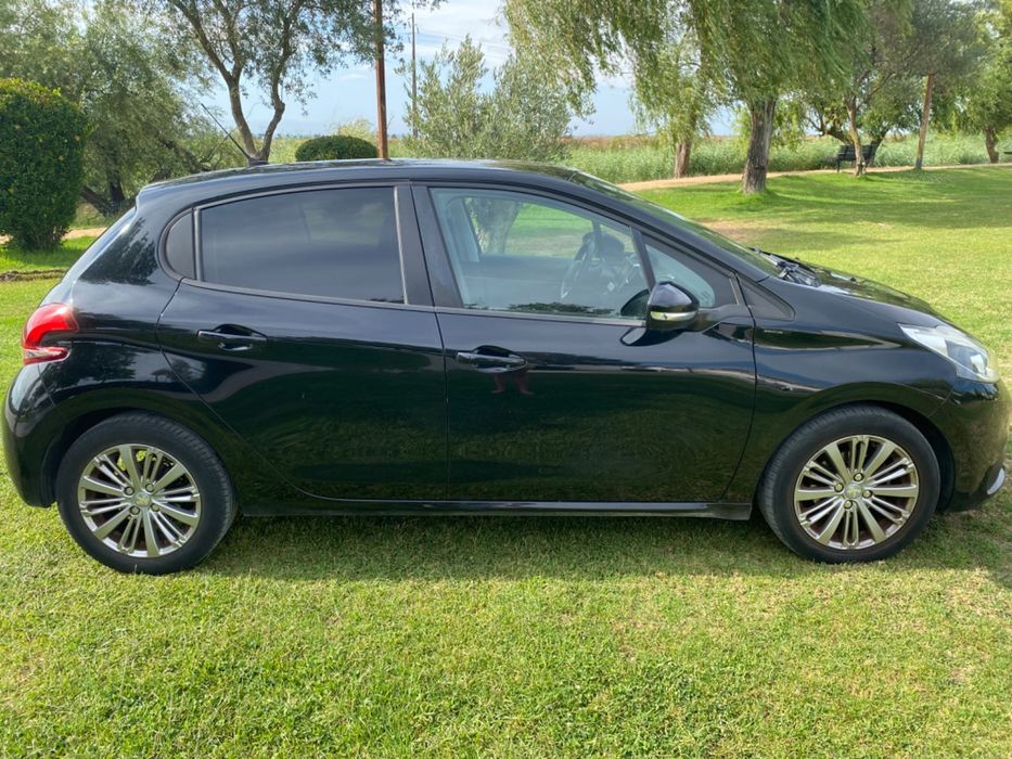 Carro Peugeot 208