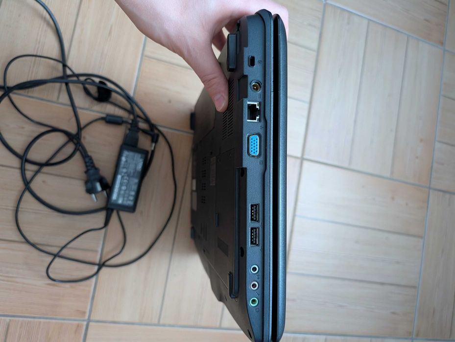 Laptop eMachines E520 / Windows 7 / sprawny / zasilacz
