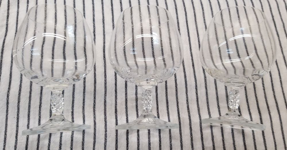 3 Copos balão, de cristal.