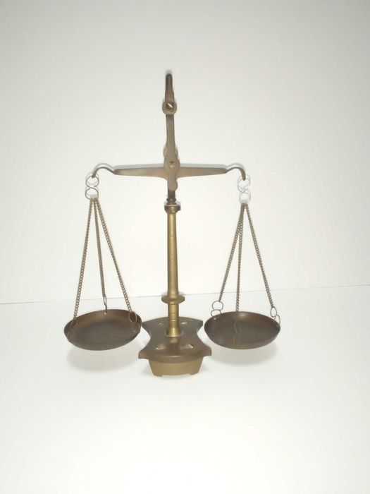Balança de ourives antiga, em latão