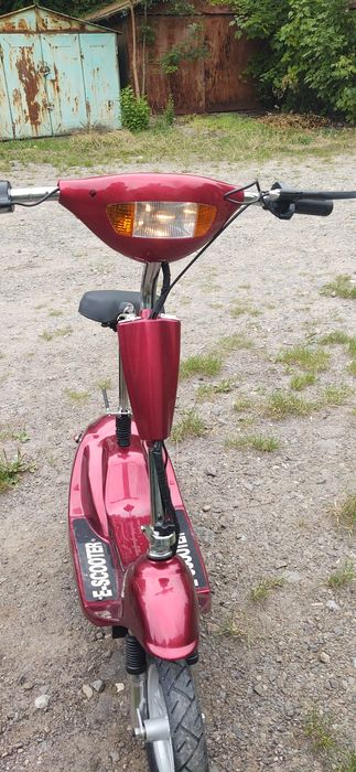 Самокат - Електроскутер  Чехія  новий акумулятор 12 а/год літій