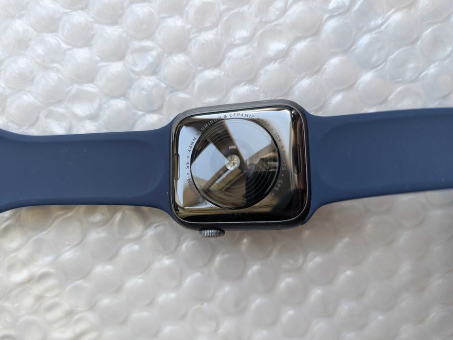 справні Apple Watch Series SE 44 mm б/в без блокувань