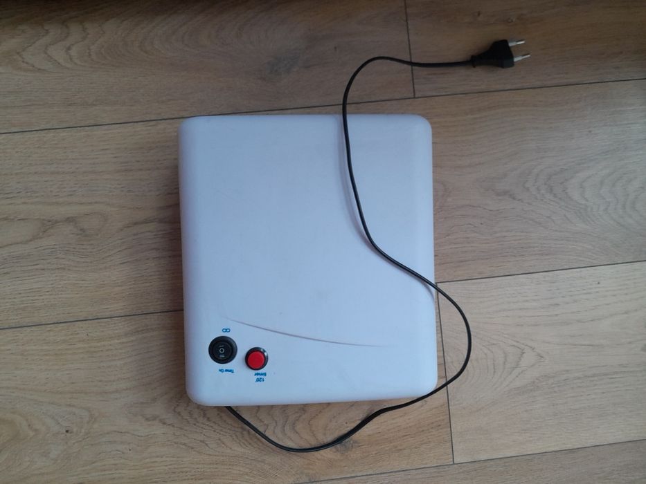 Lampa UV do paznokci.