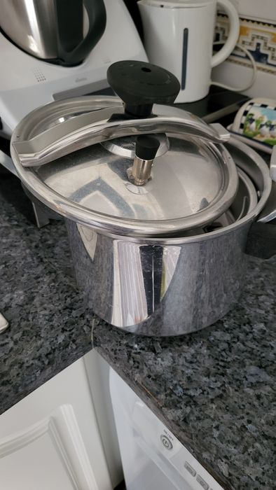 Panela pressão 6l Silampos nova