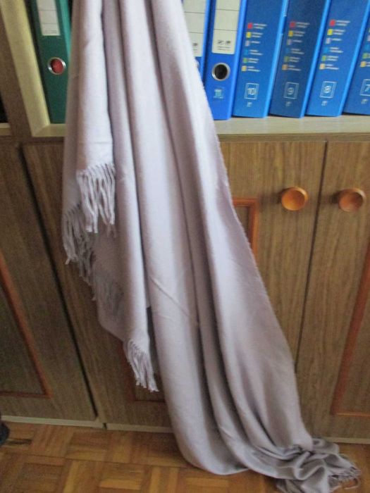 Elegancki szal w jasno liliowym kolorze