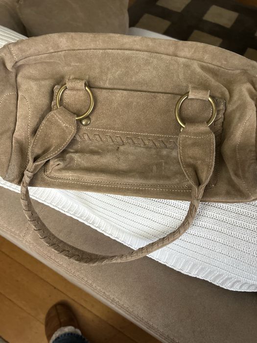 Carteira em camurça beje da Massimo Dutti