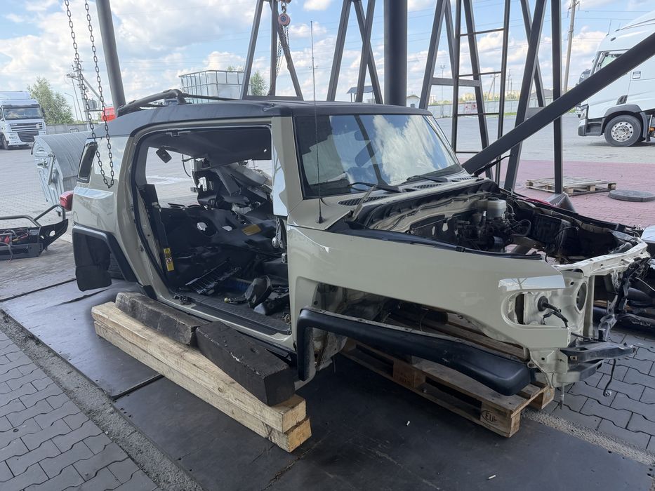 Крило Toyota FJ cruiser
