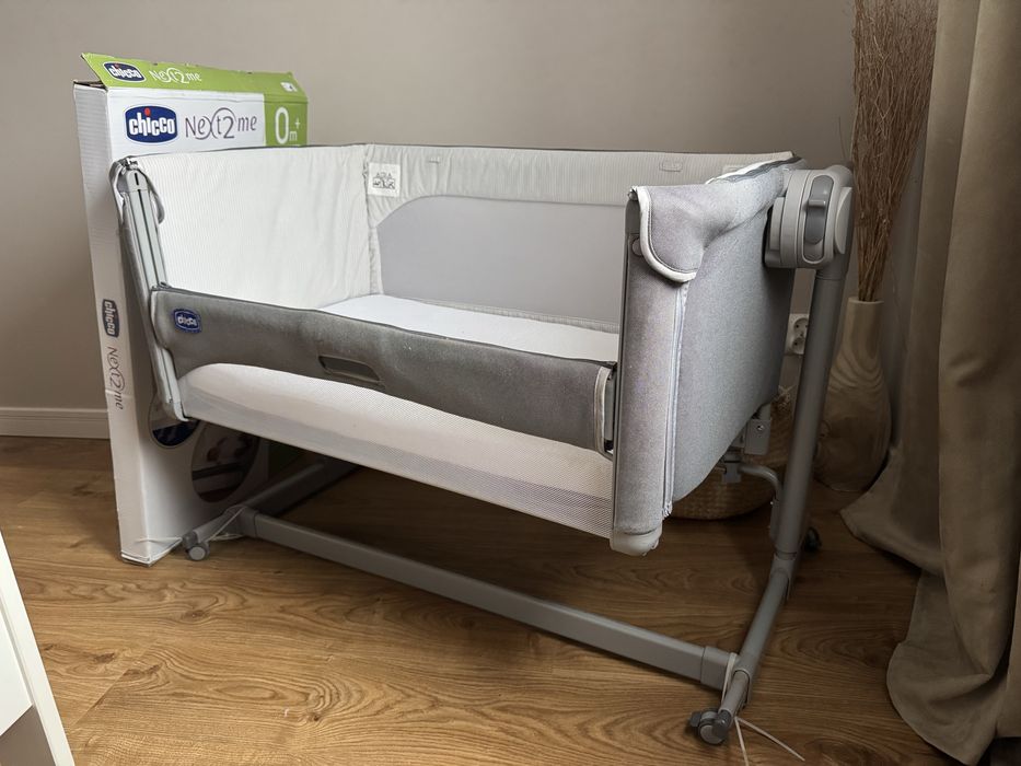 Łóżeczko dziecięce, dostawka chicco next2me magic