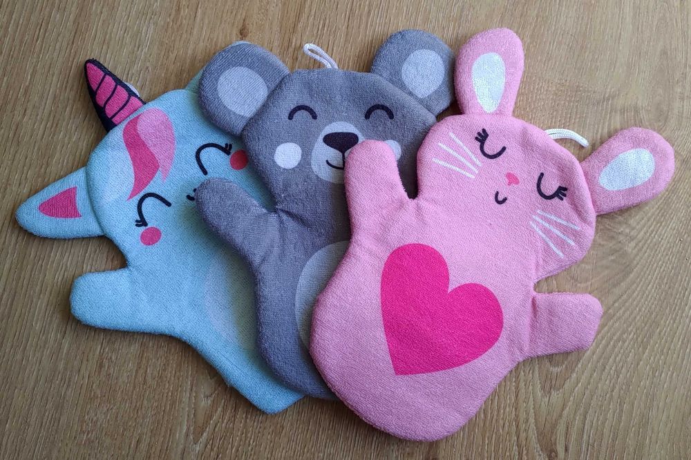 Brinquedos infantis: fantoches, imans (quinta) e caixa de ferramentas