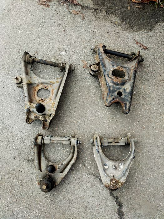 Продам  верхние и нижние рычаги москвич  412-2140