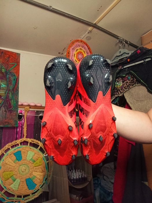 Chuteiras Adidas Predator vermelhas – bom estado