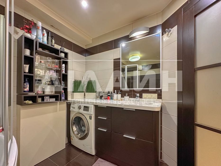 Краща пропозиція! 3-кімн. квартира з ремонтом у центрі міста!