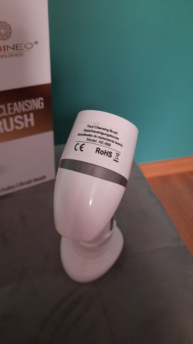 Lumineo szczoteczka masażer do twarzy