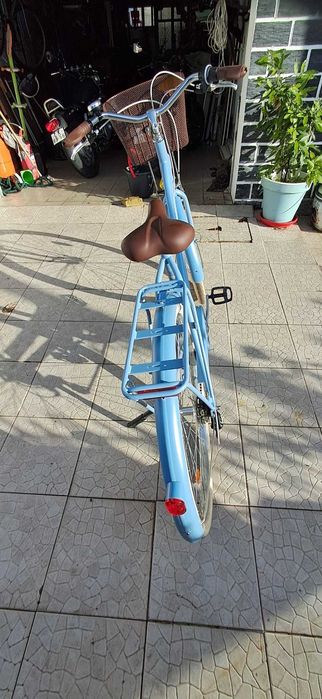 Vendo Bicicleta de senhora nova. apenas andou 3 ou 4 voltinhas. os pneus ainda têm as pelugens...É uma ELOPS com 6 velocidades no pulso.