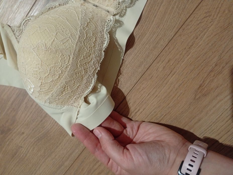 Biustonosz bezszwowy beżowy 75C/D