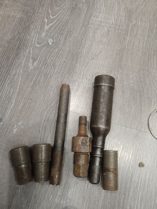 Інструменти ,болти шурупи