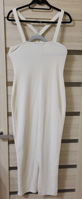 Продам платье миди PrettyLittleThing.