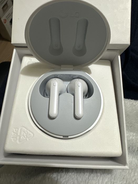 LG tone free brancos