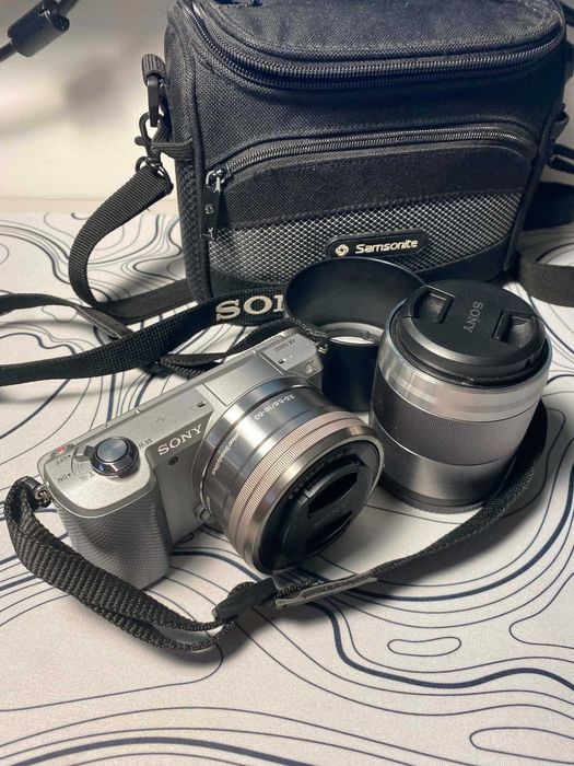 Sony Alpha A5000 + 2 obiektywy Sony + 2 baterie + ładowarka + torba